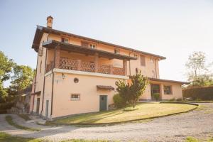 Tenuta Montezeglio Country Family House