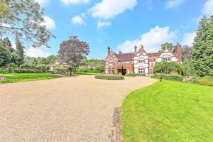 Exquisite Manor House in Surrey Hills