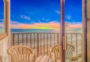 Angled Oceanfront Studio with Incredible Views! Palace Resort 1003 - Sleeps 4 guests