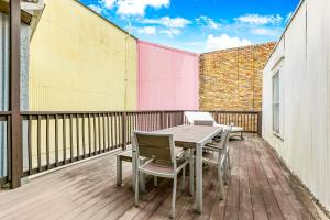 Charming New Orleans Townhouse Near All City Hot Spots