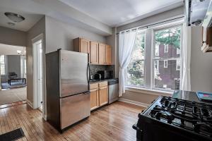 Classic DePaul 3BR with Full Kitchen by Zencity