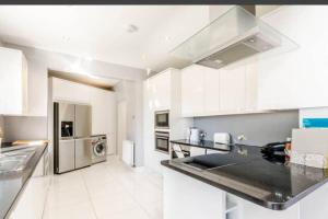 Luxury House in Pinner, 30 min to Central London!!