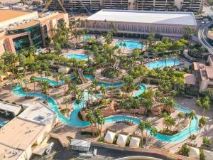Awesome The Signature MGM condo with Strip view. No resort fee!
