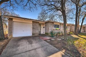 Charming Euless Home about 9 Mi from DFW Airport!