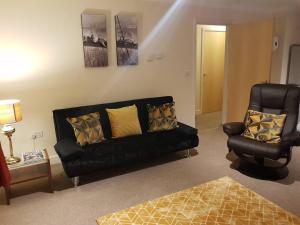 Charming 2- Bed Apartment With Free Parking