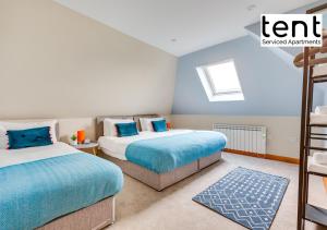 Bright, Stylish Two Bedroom Apt in Town Centre with Free Parking at Tent Serviced Apartments Chertsey
