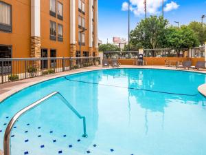 Clarion Pointe by Choice Hotels San Antonio