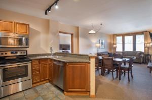 Lovely Zephyr Mountain Lodge condo with Continental Divide and Village Views condo