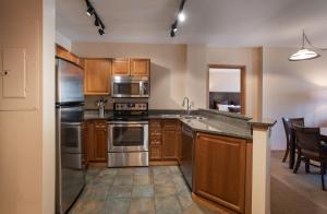 Lovely Zephyr Mountain Lodge condo with Continental Divide and Village Views condo