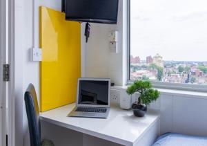Appealing Studios for STUDENTS Only, CHELSEA - SK
