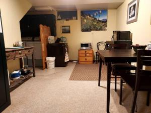 Swan Mountain View-Private Basement Suite/10 acres