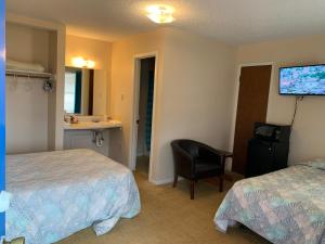Alpine Lakeview Motel Room