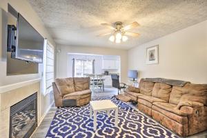 Columbus Home with Deck, 3 Mi to Easton Mall!