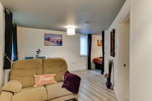 1 Bedroom Swinley Apartment Wigan, Free WIFI, Free Private Parking, Garden