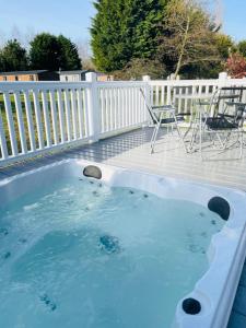 Brians Lodge with Hot Tub