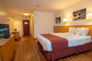 Canadas Best Value Inn- Riverview Hotel