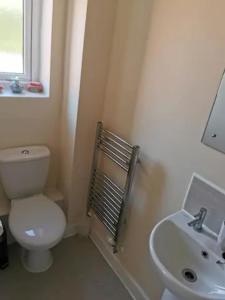 Entire 3 bedroom house Manchester free parking