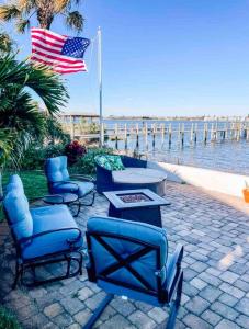 Coastal Riverview Living with Private Dock