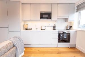 2 Bed Flat W/ Wrap Around Terrace Slough by Opulent