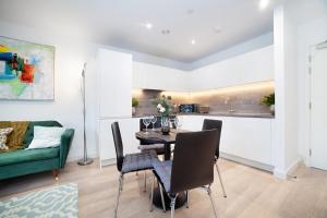 Stylish, Modern 2 Bed/2Bath next to LCY airport