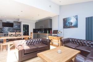 Luxury Arthur Seat ViewTownhouse with a Hot Tub