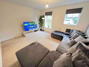 Large Family 4 Bedroom Townhouse - Fallowfield