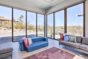 Modern Desert Dwelling with Panoramic Views!