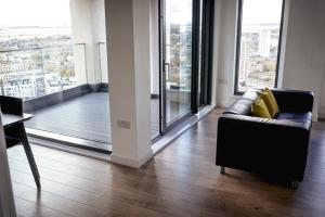 Luxury 2 Bed 2 Bath with Parking - E20