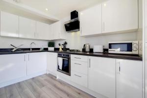 A Spacious, Modern One Bedroom Apartment in the Heart of Slough