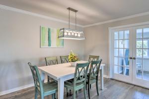 Bright and Chic Pensacola Townhouse with Sunroom!