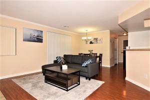 Lovely 2 Bedroom Condo With Indoor Fireplace