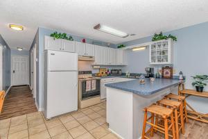 1 Bed - 1 Bath - Ground Level - Golf Colony at Plantation 5-M - Only 2 Miles To The Beach!