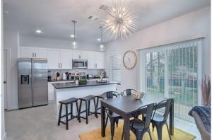 BRAND NEW Stylish 3BR2BA Near Exciting Downtown