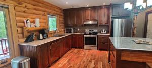 Tobermory Peaceful Private Entire Cottage Log Home Spacious Fully Equipped