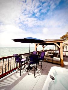Casa del Lago - Leamington's Premiere Beachfront Lakehouse!