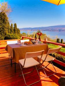 Amazing lake & Mountain View nearby wineries house