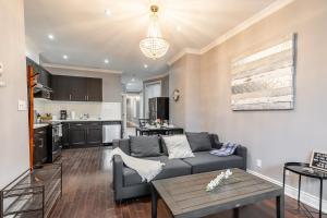 Modern 3BR Apartment in the heart of Trinity Bellwoods