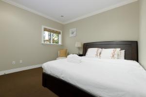 Cozy 2-bedrooms unit in Surrey