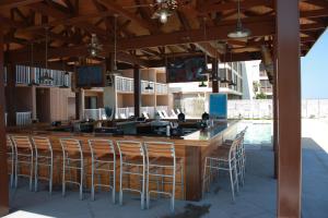 Castaway Beach Inn & Swim Up Bar