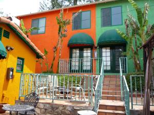 Woodland Hills Calabasas Guesthouses