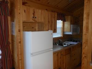 Oakzanita Springs Camping Resort Cabin 1