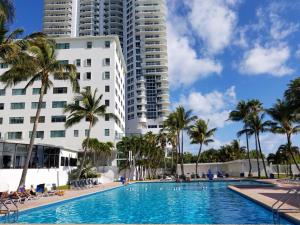Miami Beach Suncoast Apartment I - Balcony Front Beach