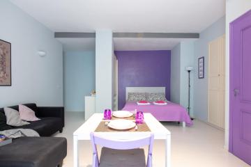 Glamorous House in Chiaia