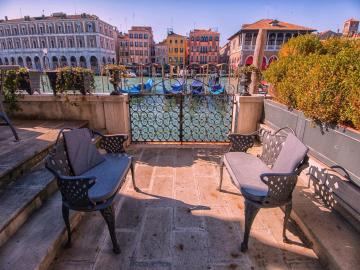 Grimaldi Apartments Hermitage Canal Grande view