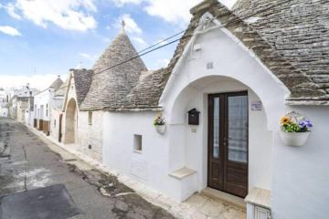 Trulli with garden Dora
