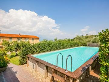 Appealing apartments in Cantagrillo with shared pool