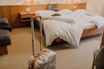 Dorfcafe Unken Hotelpension sWirtshaus im Dorf