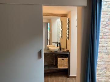 CASA ENZA - Appartement full equiped and Rooms with private bathrooms