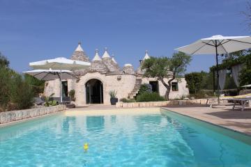 Ostuni,trullo fiabesco con piscina