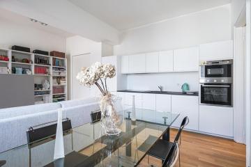 Bright and spacious apartment with Garden and Balcony by Easylife